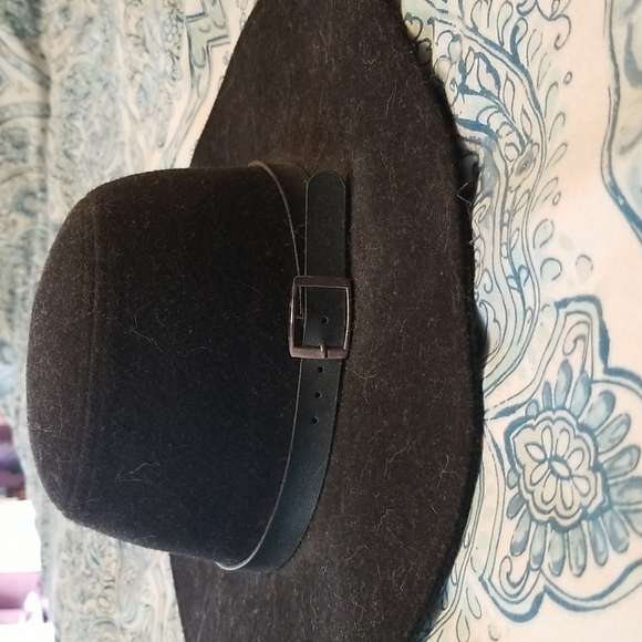Black felt floppy hat *HOST PICK* - Picture 3 of 6